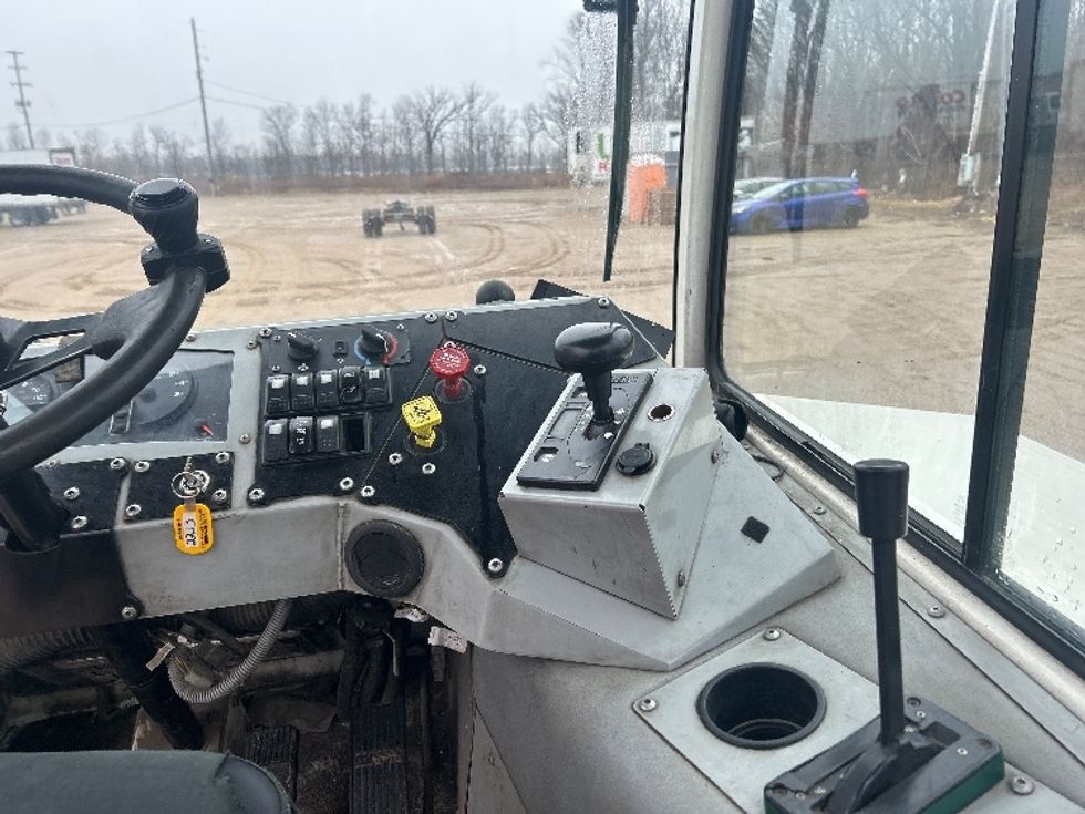 Yard Truck-Heavy Duty Tractors-Autocar-2023-ACTT42-Kalamazoo-MI-51,432\n\t\tmiles-$ 107,250 - Image 13