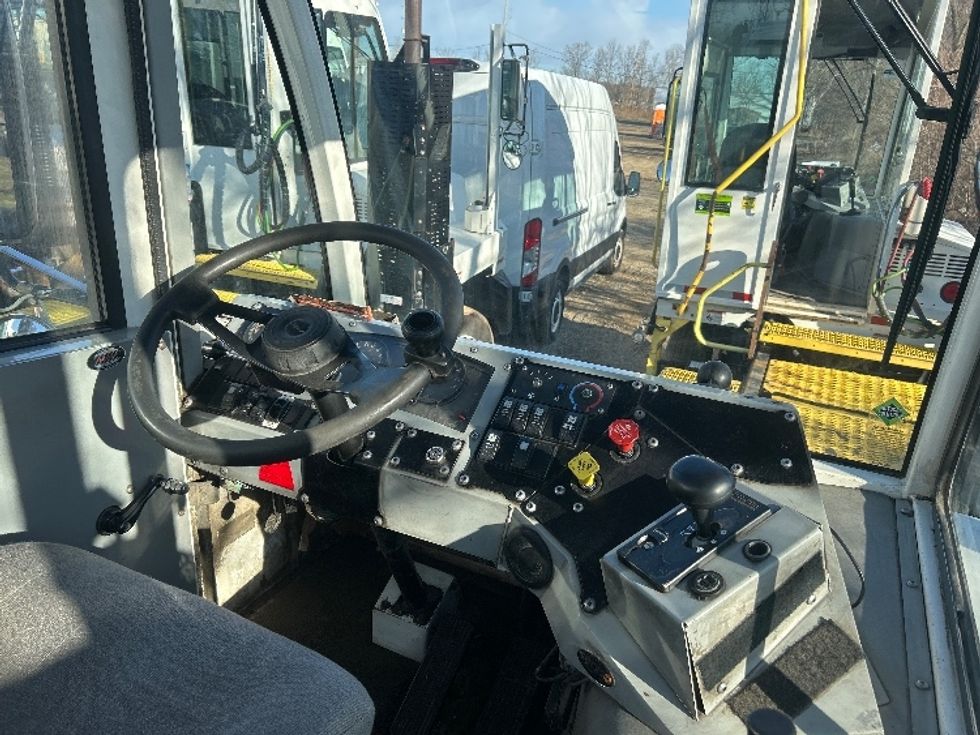 Yard Truck-Heavy Duty Tractors-Autocar-2023-ACTT42-Kalamazoo-MI-51,432\n\t\tmiles-$ 107,250 - Image 14