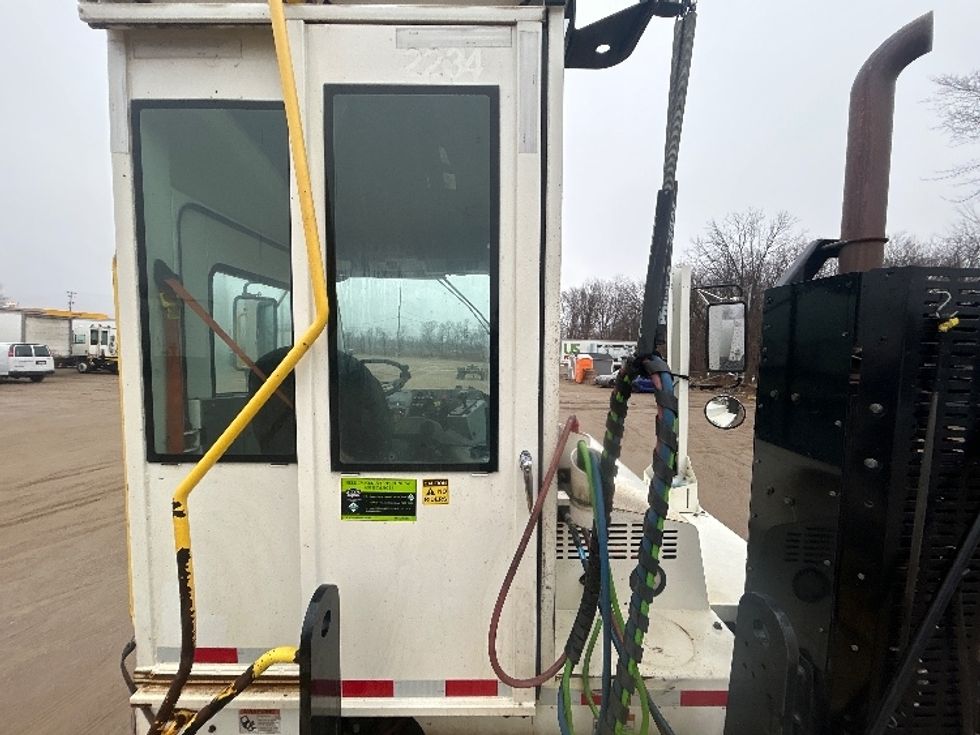 Yard Truck-Heavy Duty Tractors-Autocar-2023-ACTT42-Kalamazoo-MI-51,432\n\t\tmiles-$ 107,250 - Image 17