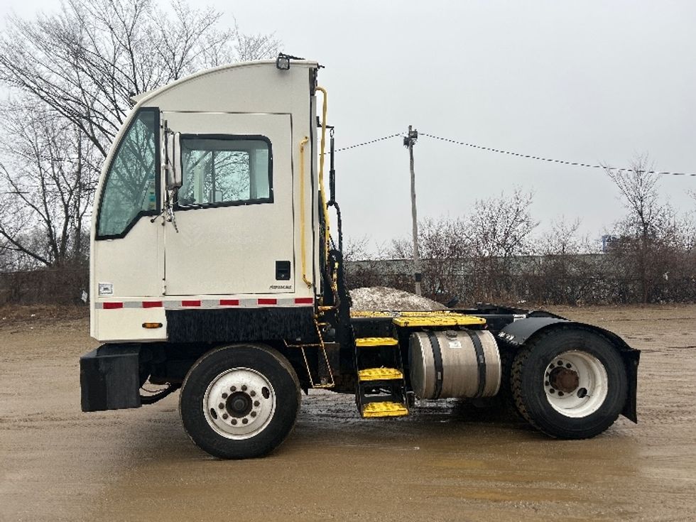 Yard Truck-Heavy Duty Tractors-Autocar-2023-ACTT42-Kalamazoo-MI-51,432\n\t\tmiles-$ 107,250 - Image 4