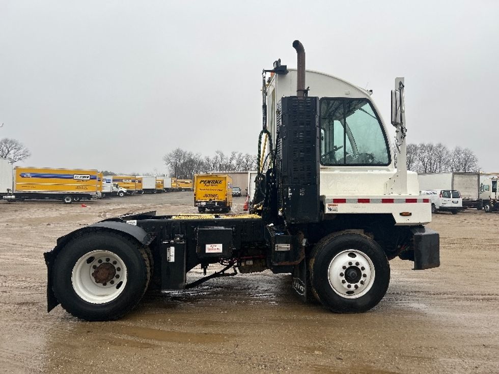 Yard Truck-Heavy Duty Tractors-Autocar-2023-ACTT42-Kalamazoo-MI-51,432\n\t\tmiles-$ 107,250 - Image 8