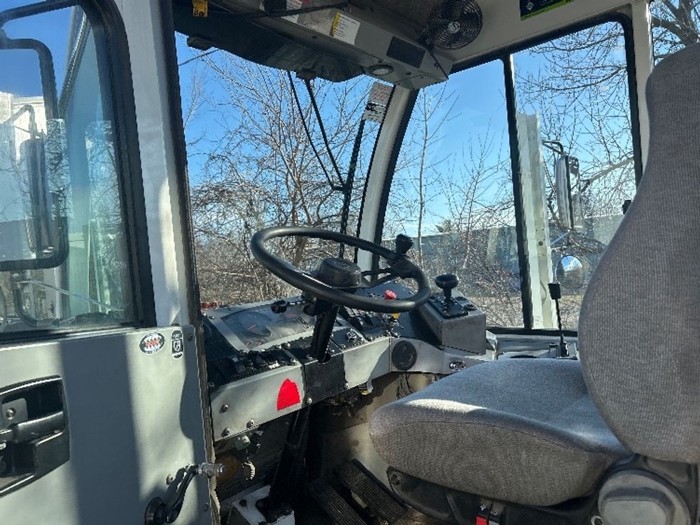 Yard Truck-Heavy Duty Tractors-Autocar-2023-ACTT42-Kalamazoo-MI-51,432\n\t\tmiles-$ 107,250 - Image 9