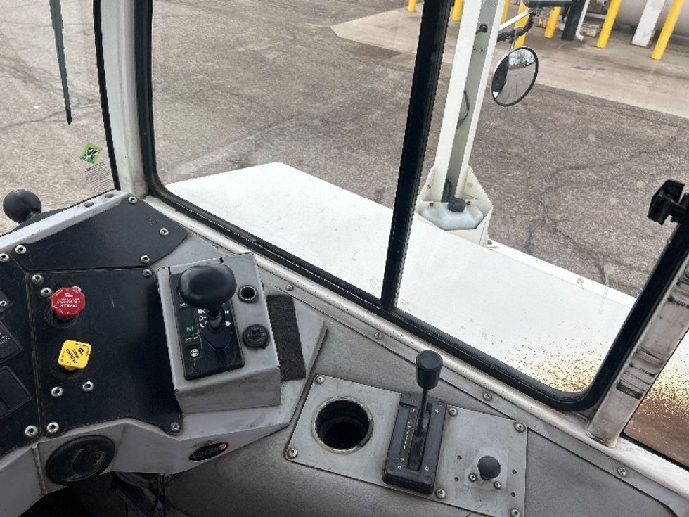 Yard Truck-Heavy Duty Tractors-Autocar-2023-ACTT42-Kalamazoo-MI-53,204\n\t\tmiles-$ 106,750 - Image 13