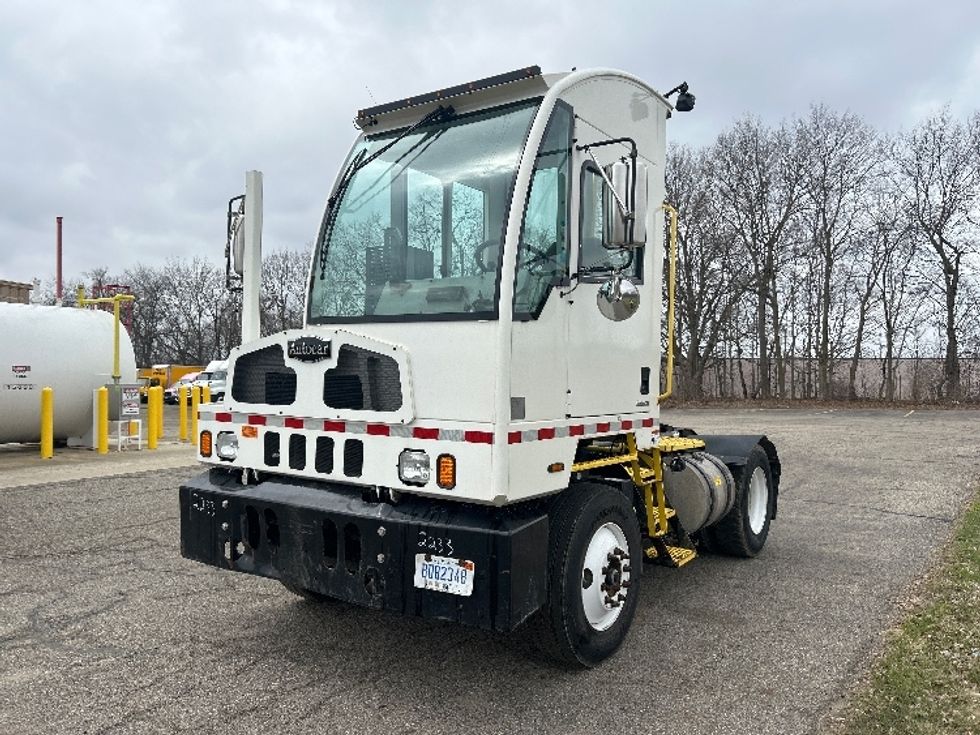 Yard Truck-Heavy Duty Tractors-Autocar-2023-ACTT42-Kalamazoo-MI-53,204\n\t\tmiles-$ 106,750 - Image 3