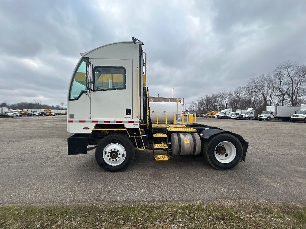 Yard Truck-Heavy Duty Tractors-Autocar-2023-ACTT42-Kalamazoo-MI-53,204\n\t\tmiles-$ 106,750 - Image 4