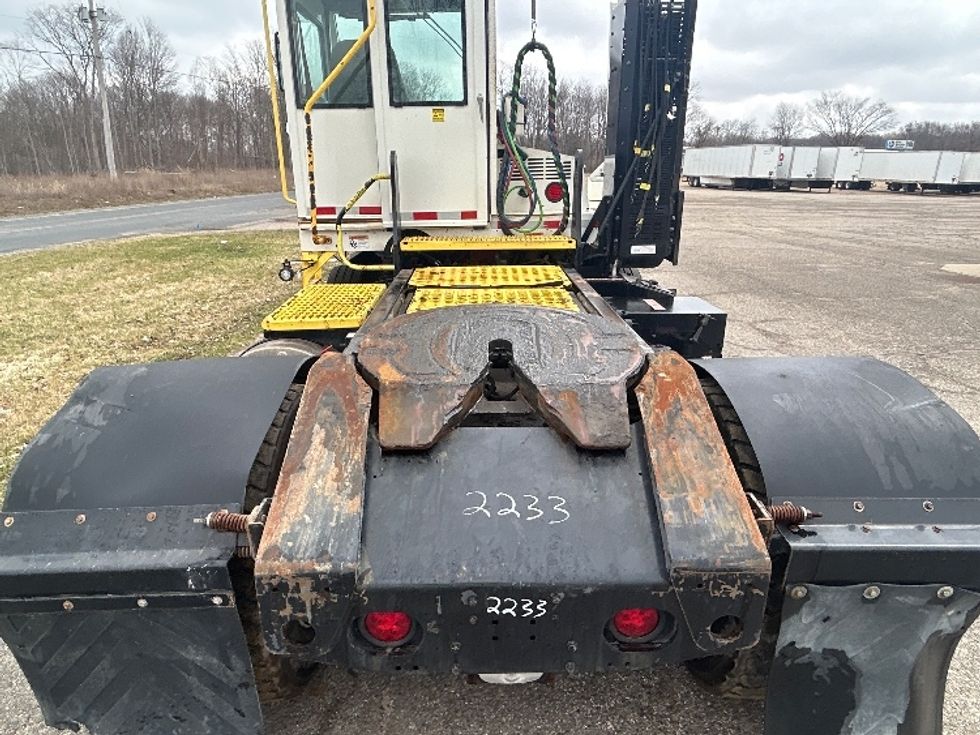 Yard Truck-Heavy Duty Tractors-Autocar-2023-ACTT42-Kalamazoo-MI-53,204\n\t\tmiles-$ 106,750 - Image 6