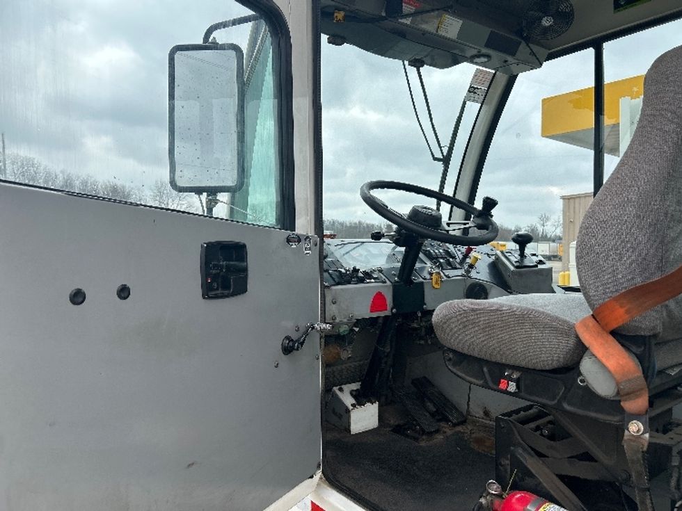 Yard Truck-Heavy Duty Tractors-Autocar-2023-ACTT42-Kalamazoo-MI-53,204\n\t\tmiles-$ 106,750 - Image 9