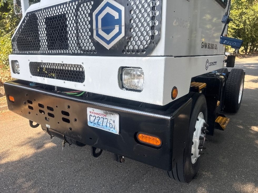Yard Truck-Heavy Duty Tractors-Capacity Of Texas-2016-SABRE5-Tukwila-WA-23,593\n\t\tmiles-$ 40,000 - Image 13