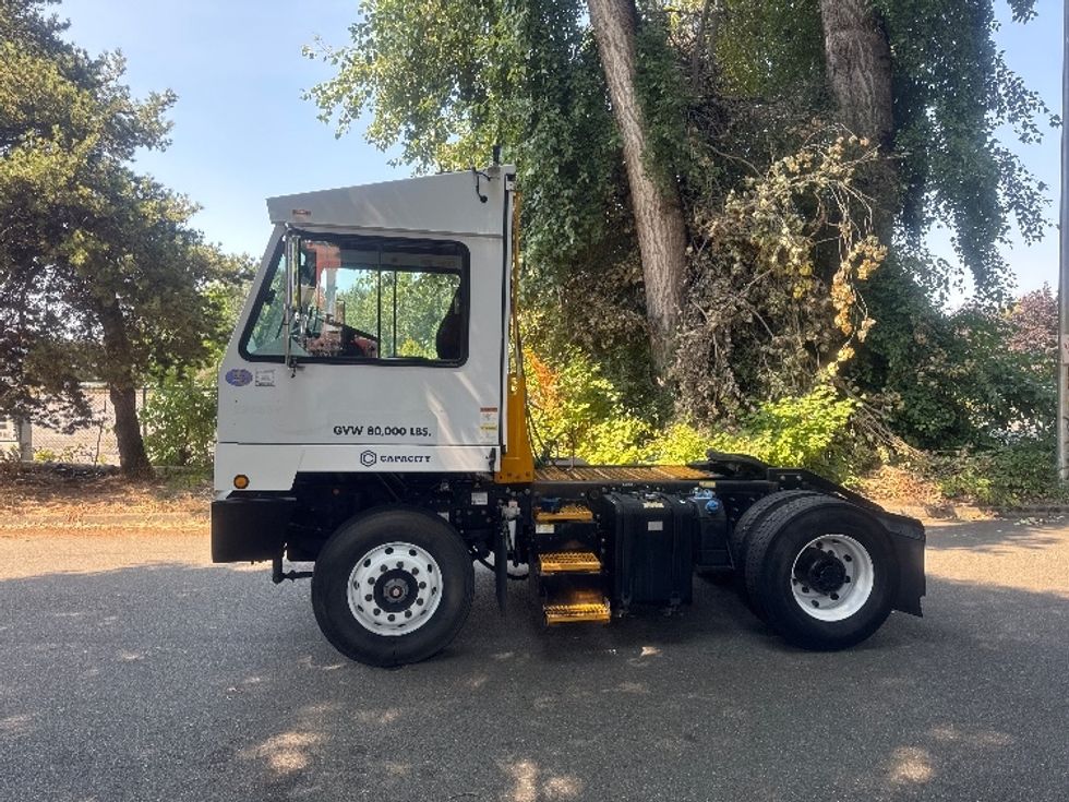 Yard Truck-Heavy Duty Tractors-Capacity Of Texas-2016-SABRE5-Tukwila-WA-23,593\n\t\tmiles-$ 40,000 - Image 4