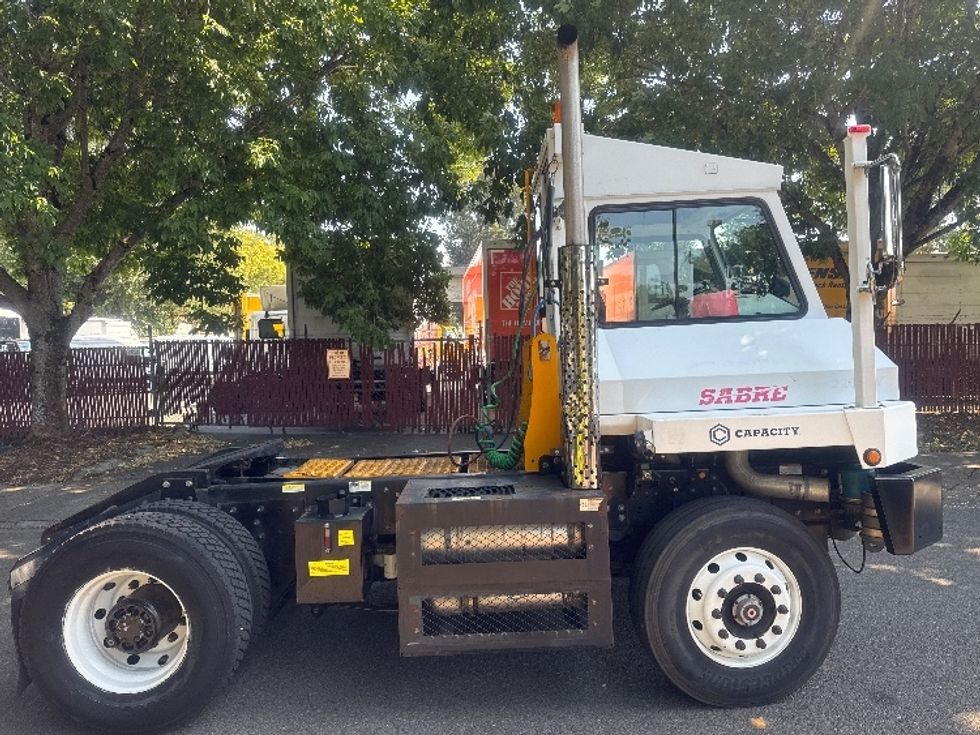 Yard Truck-Heavy Duty Tractors-Capacity Of Texas-2016-SABRE5-Tukwila-WA-23,593\n\t\tmiles-$ 40,000 - Image 7