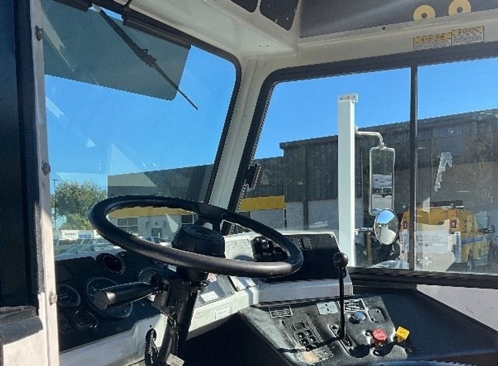 Yard Truck-Heavy Duty Tractors-Capacity Of Texas-2017-SABRE5-Atlanta (Forest Park)-GA-32,594\n\t\tmiles-$ 56,000 - Image 10