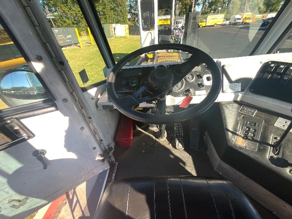 Yard Truck-Heavy Duty Tractors-Capacity Of Texas-2017-SABRE5-Atlanta (Forest Park)-GA-32,594\n\t\tmiles-$ 56,000 - Image 11