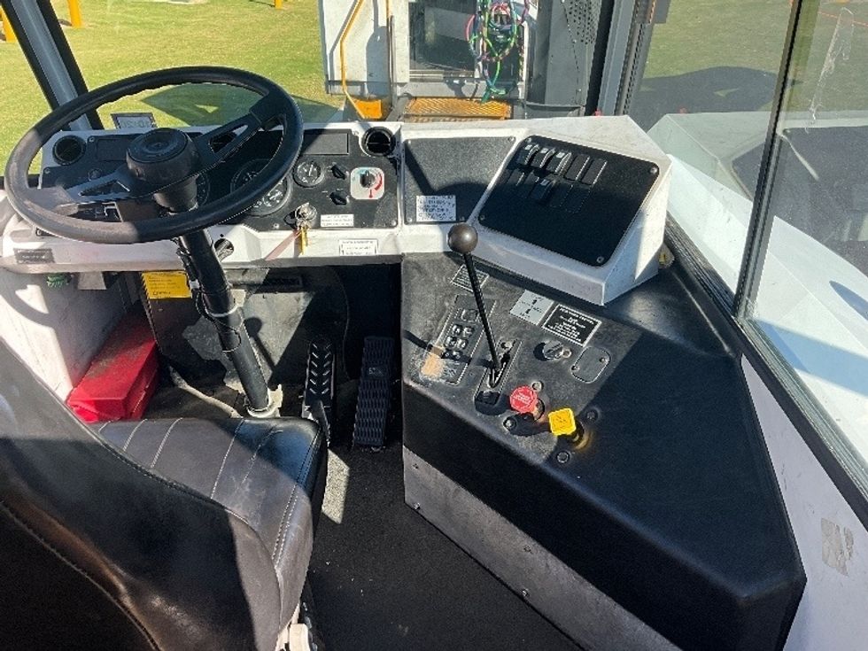 Yard Truck-Heavy Duty Tractors-Capacity Of Texas-2017-SABRE5-Atlanta (Forest Park)-GA-32,594\n\t\tmiles-$ 56,000 - Image 12