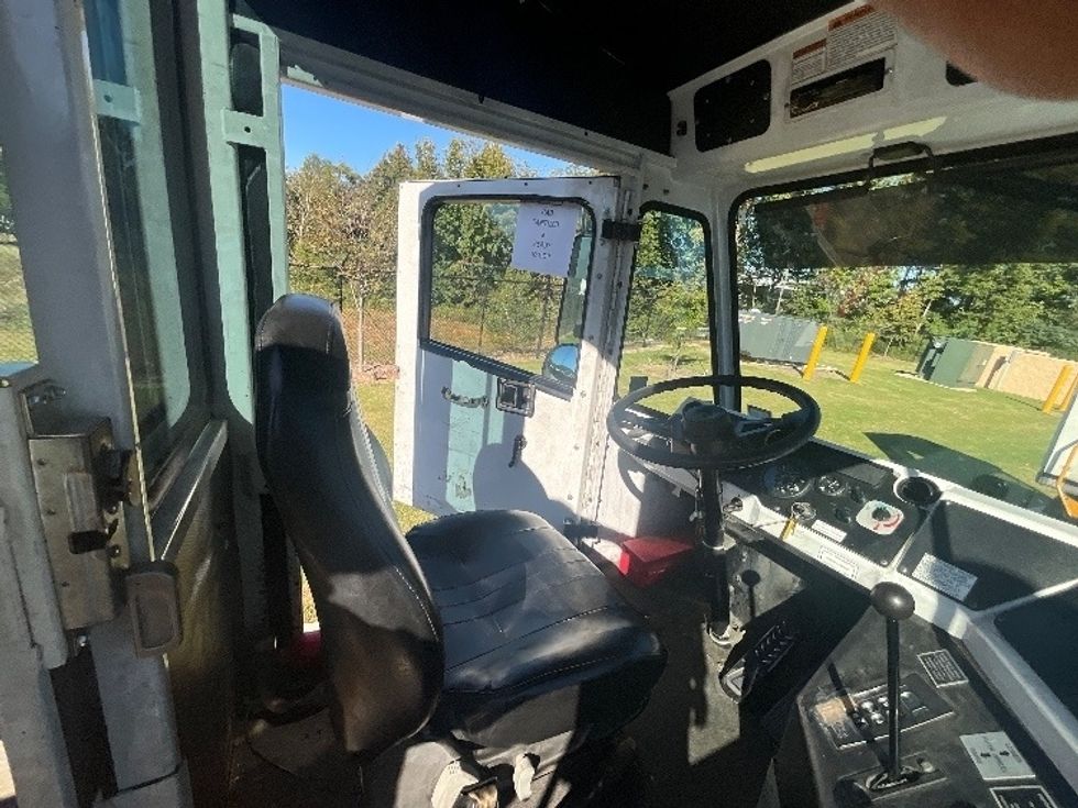 Yard Truck-Heavy Duty Tractors-Capacity Of Texas-2017-SABRE5-Atlanta (Forest Park)-GA-32,594\n\t\tmiles-$ 56,000 - Image 13