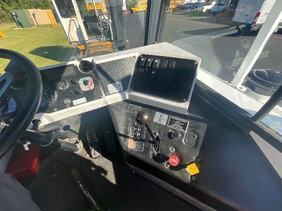 Yard Truck-Heavy Duty Tractors-Capacity Of Texas-2017-SABRE5-Atlanta (Forest Park)-GA-32,594\n\t\tmiles-$ 56,000 - Image 14