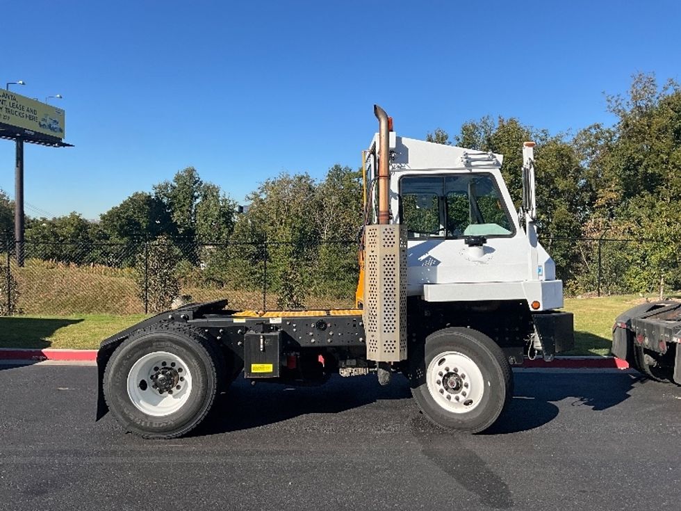Yard Truck-Heavy Duty Tractors-Capacity Of Texas-2017-SABRE5-Atlanta (Forest Park)-GA-32,594\n\t\tmiles-$ 56,000 - Image 8