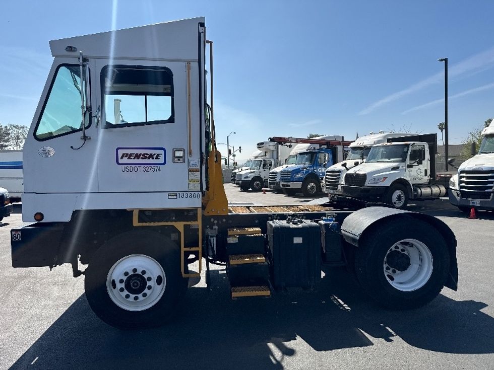 Yard Truck-Heavy Duty Tractors-Capacity Of Texas-2017-SABRE5-Fontana-CA-91,254\n\t\tmiles-$ 49,250 - Image 4