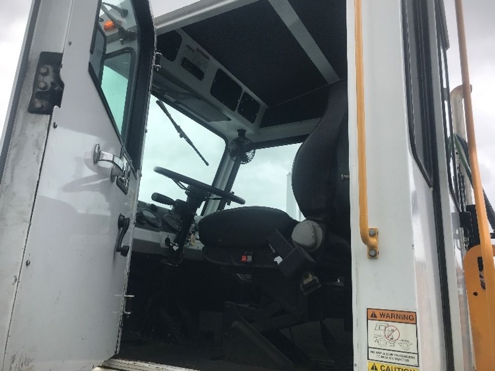 Yard Truck-Heavy Duty Tractors-Capacity Of Texas-2017-SABRE5-Pittsburgh-PA-13,680\n\t\tmiles-$ 52,000 - Image 9