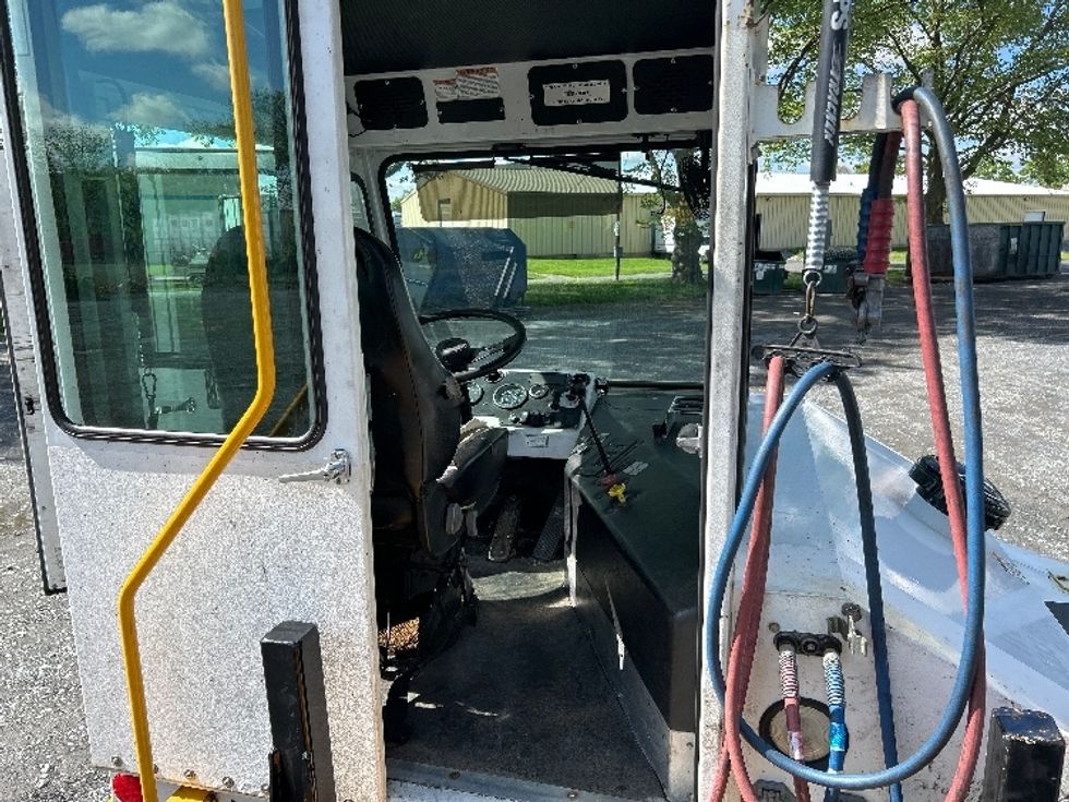 Yard Truck-Heavy Duty Tractors-Capacity Of Texas-2017-TJ5000-Cleona-PA-33,910\n\t\tmiles-$ 49,750 - Image 12