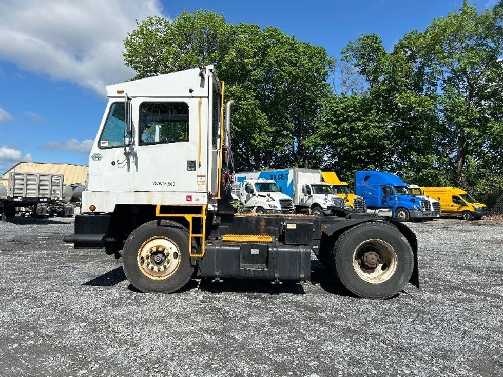 Yard Truck-Heavy Duty Tractors-Capacity Of Texas-2017-TJ5000-Cleona-PA-33,910\n\t\tmiles-$ 49,750 - Image 4