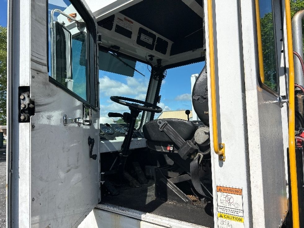 Yard Truck-Heavy Duty Tractors-Capacity Of Texas-2017-TJ5000-Cleona-PA-33,910\n\t\tmiles-$ 49,750 - Image 9