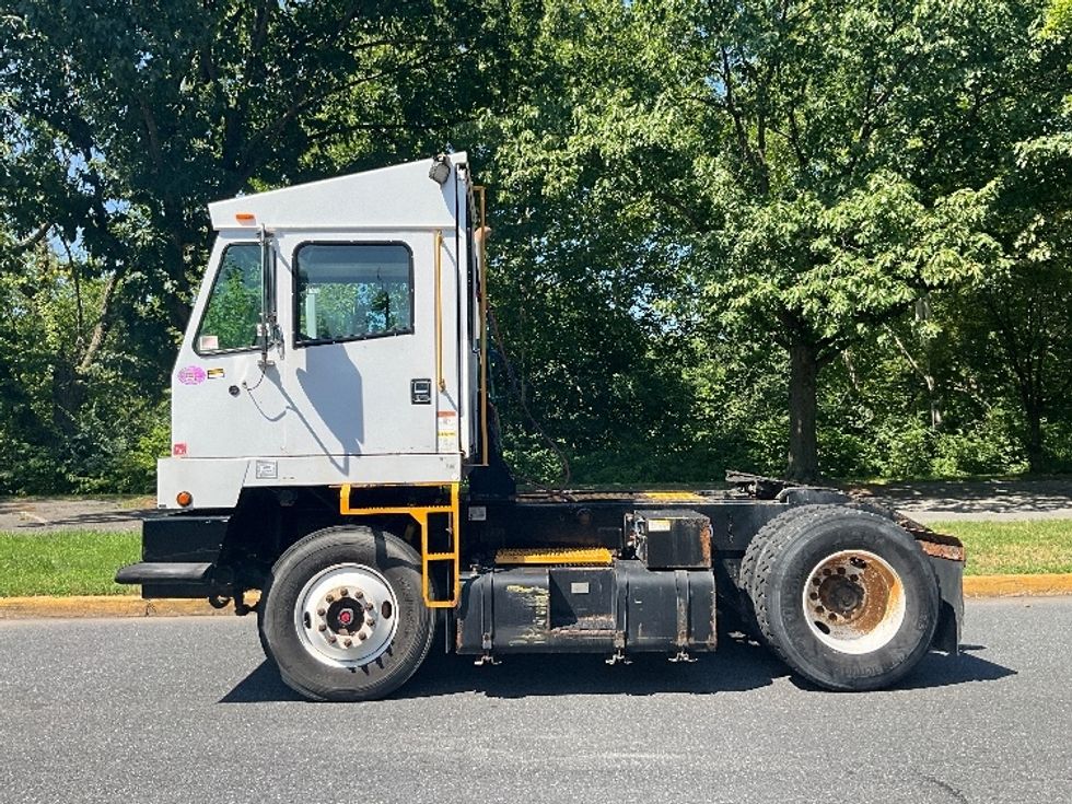 Yard Truck-Heavy Duty Tractors-Capacity Of Texas-2017-TJ5000-Reading-PA-17,901\n\t\tmiles-$ 46,750 - Image 4