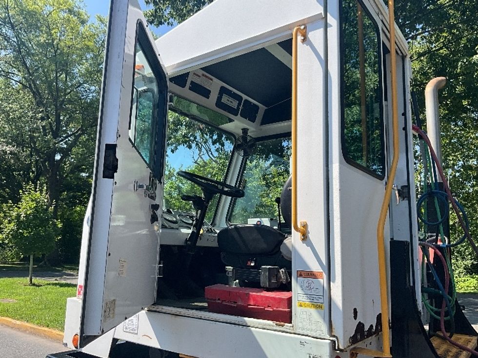 Yard Truck-Heavy Duty Tractors-Capacity Of Texas-2017-TJ5000-Reading-PA-17,901\n\t\tmiles-$ 46,750 - Image 9