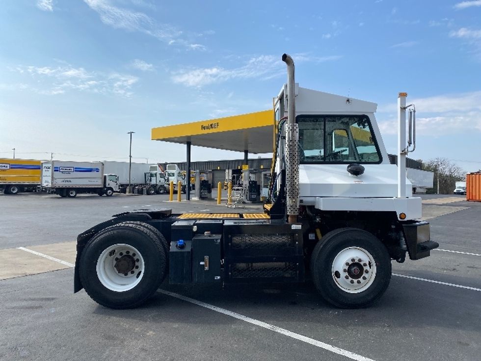 Yard Truck-Heavy Duty Tractors-Capacity Of Texas-2017-TJ5000-York-PA-74,454\n\t\tmiles-$ 50,750 - Image 8