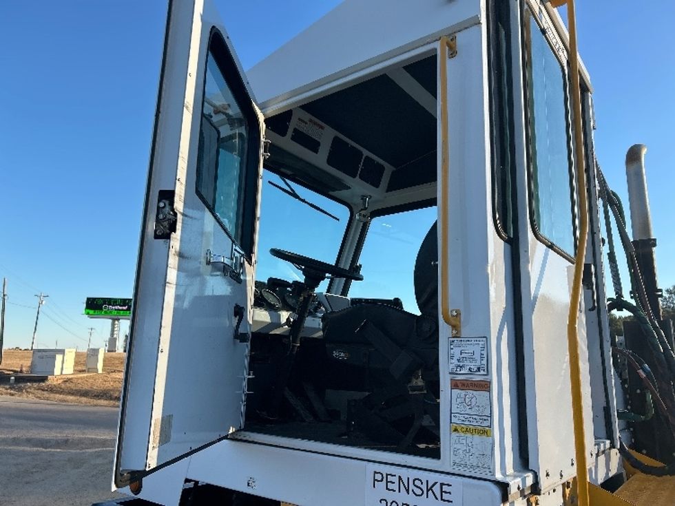 Yard Truck-Heavy Duty Tractors-Capacity Of Texas-2018-SABRE5-Hattiesburg-MS-23,255\n\t\tmiles-$ 60,250 - Image 9