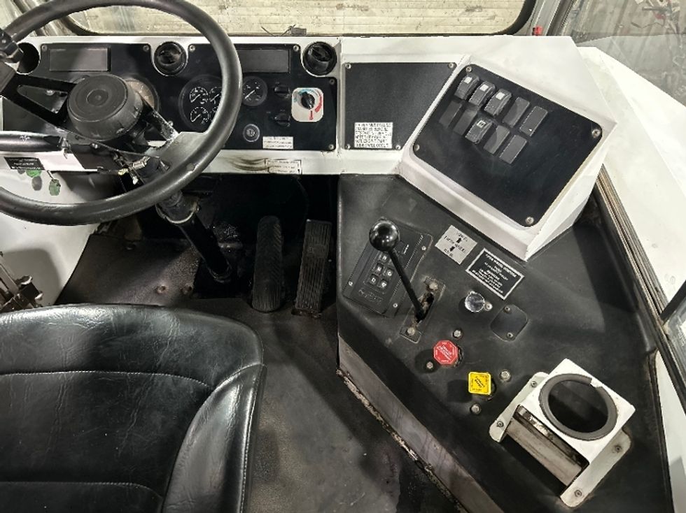 Yard Truck-Heavy Duty Tractors-Capacity Of Texas-2018-SABRE5-La Porte-IN-27,500\n\t\tmiles-$ 48,500 - Image 11