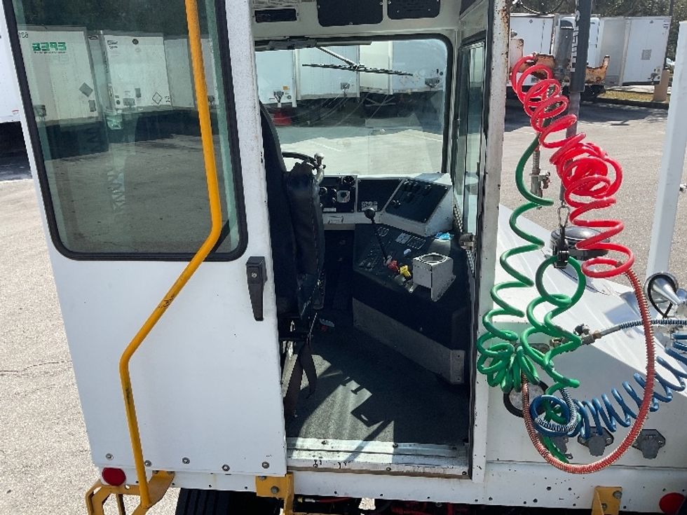 Yard Truck-Heavy Duty Tractors-Capacity Of Texas-2018-SABRE5-Lakeland-FL-30,347\n\t\tmiles-$ 59,750 - Image 9