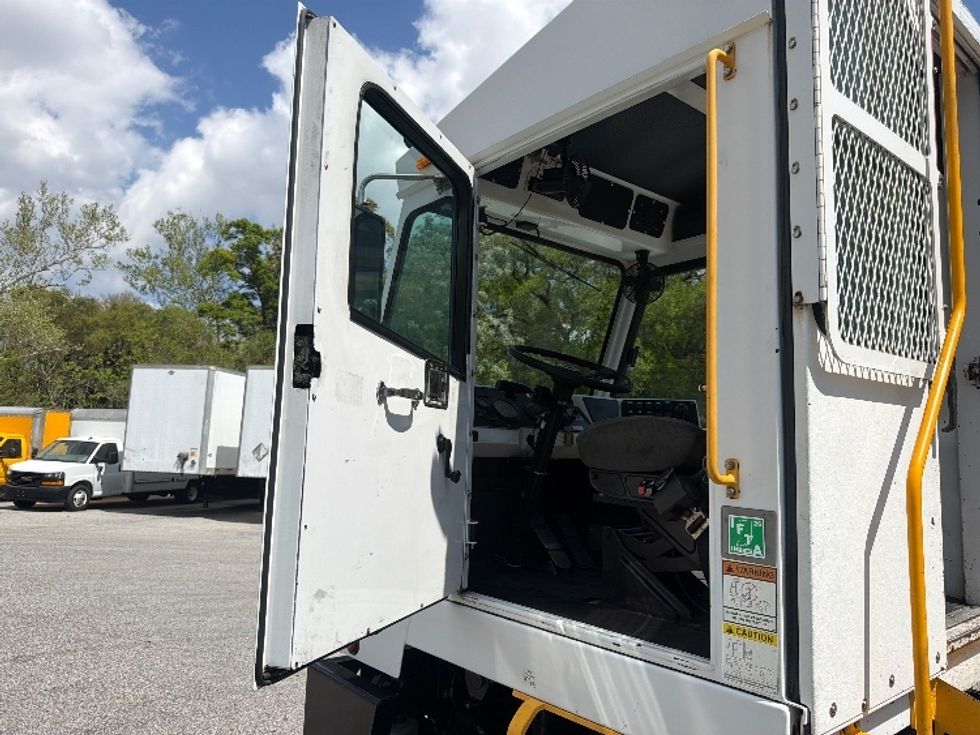 Yard Truck-Heavy Duty Tractors-Capacity Of Texas-2018-TJ5000-Pensacola-FL-42,684\n\t\tmiles-$ 58,500 - Image 9