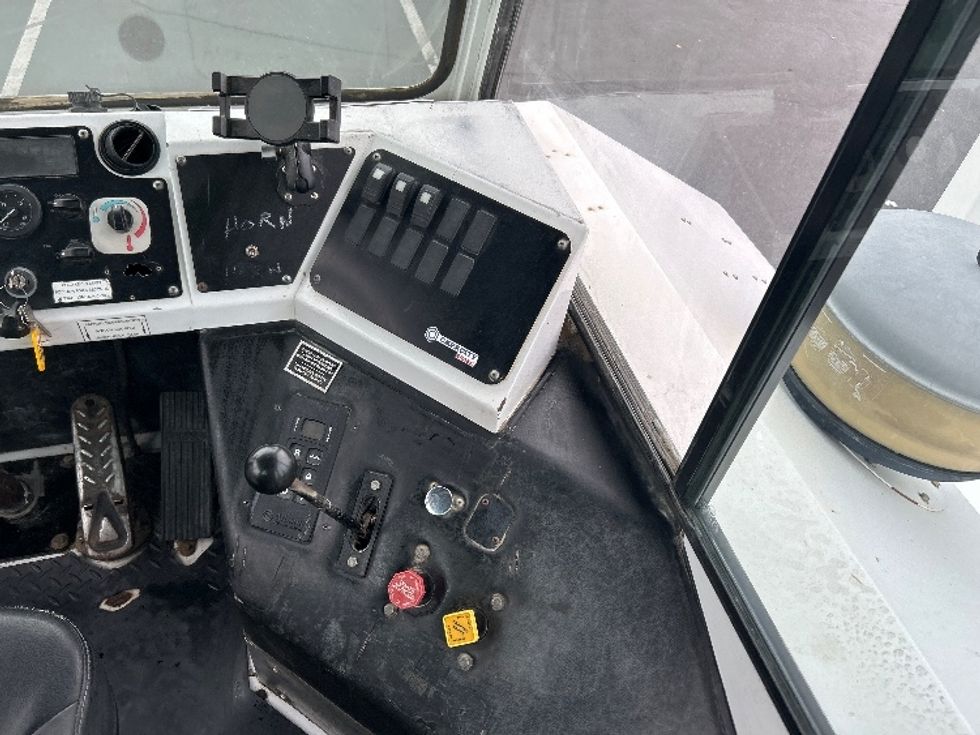 Yard Truck-Heavy Duty Tractors-Capacity Of Texas-2019-SABRE5-Ceres-CA-11,268\n\t\tmiles-$ 71,750 - Image 13