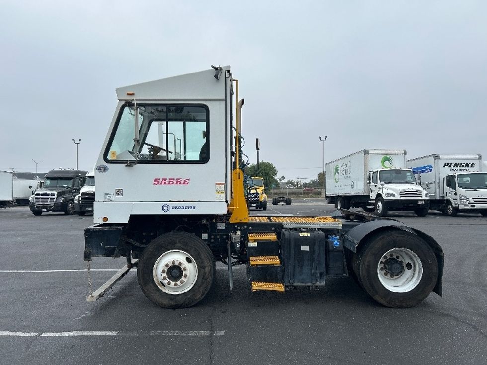 Yard Truck-Heavy Duty Tractors-Capacity Of Texas-2019-SABRE5-Ceres-CA-11,268\n\t\tmiles-$ 71,750 - Image 4