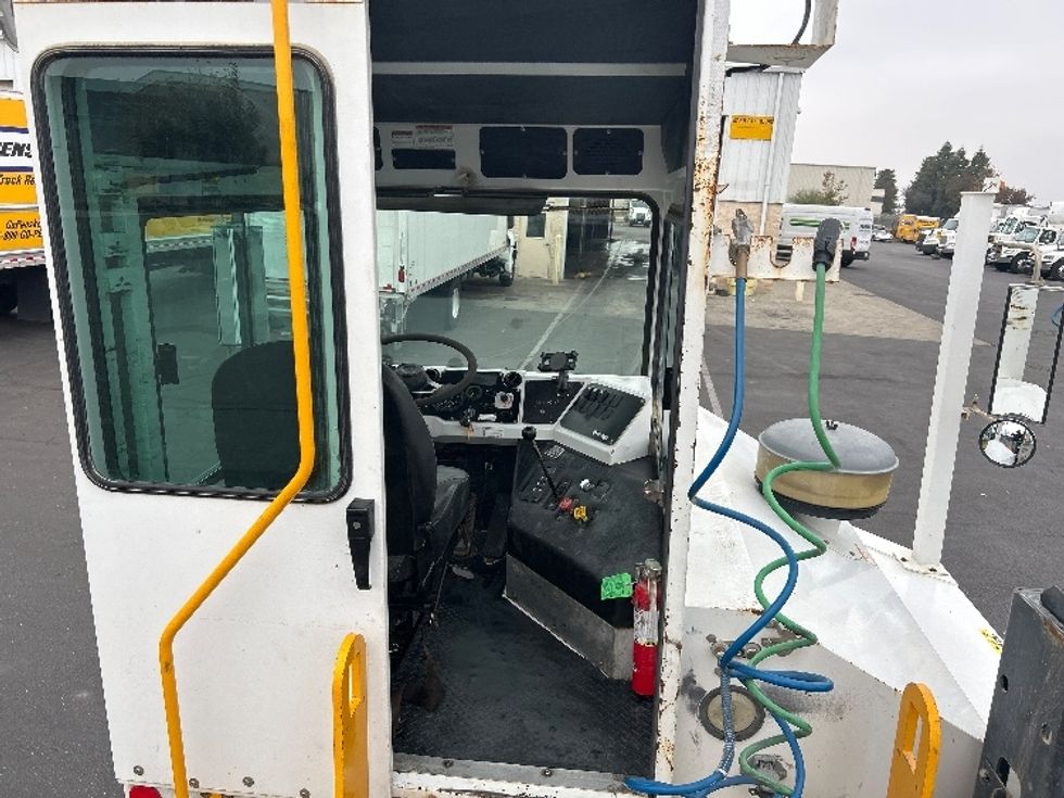 Yard Truck-Heavy Duty Tractors-Capacity Of Texas-2019-SABRE5-Ceres-CA-11,268\n\t\tmiles-$ 71,750 - Image 9