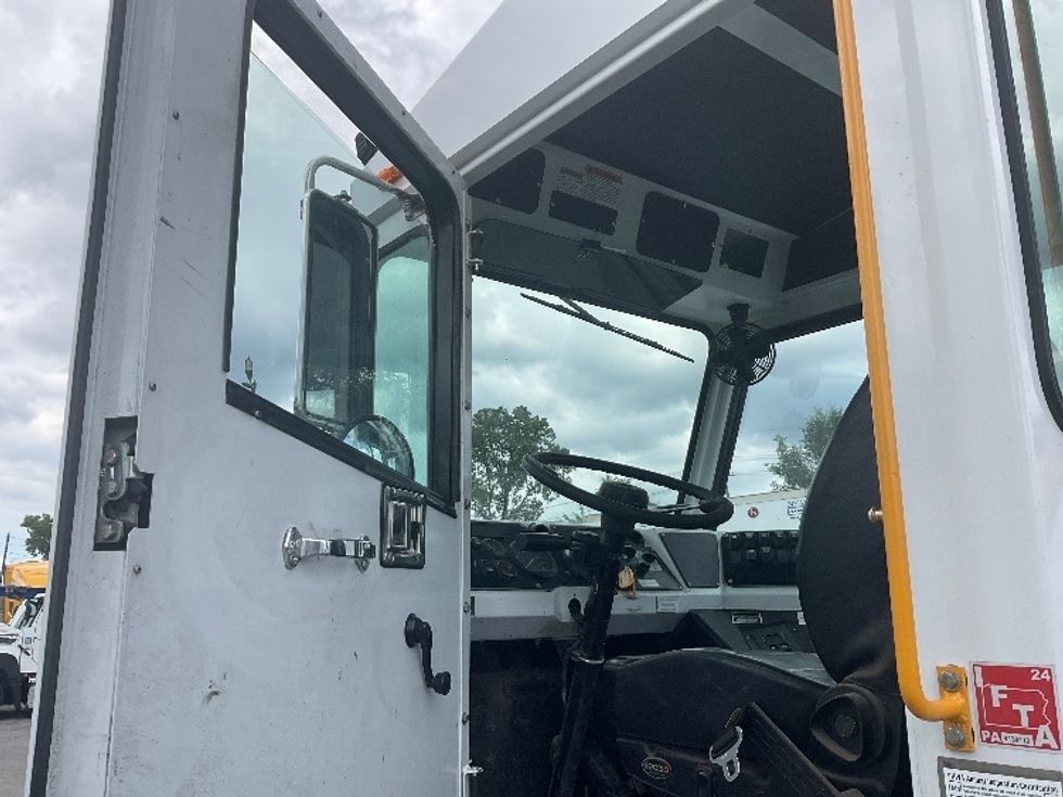 Yard Truck-Heavy Duty Tractors-Capacity Of Texas-2019-SABRE5-Kansas City-MO-11,342\n\t\tmiles-$ 70,250 - Image 9