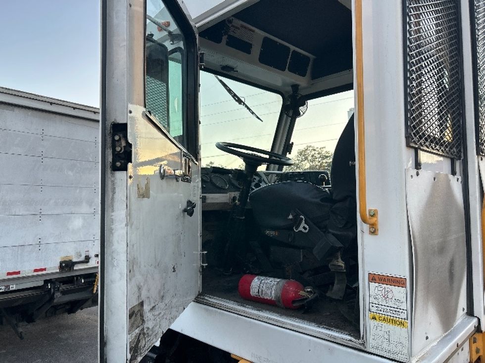 Yard Truck-Heavy Duty Tractors-Capacity Of Texas-2019-SABRE5-Orlando-FL-122,761\n\t\tmiles-$ 66,500 - Image 10