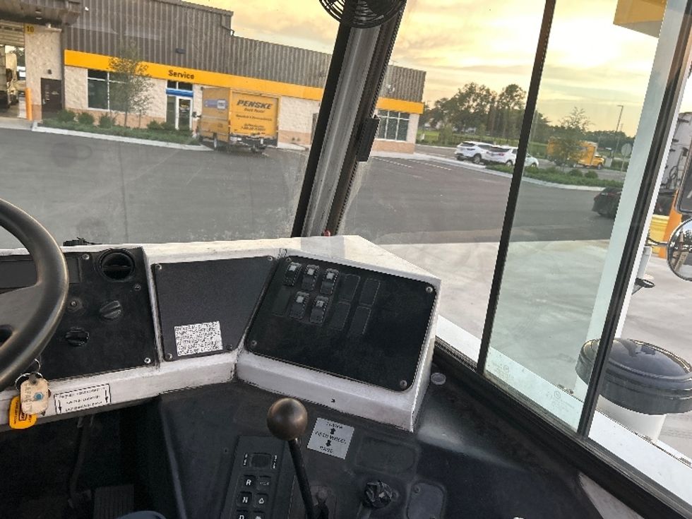 Yard Truck-Heavy Duty Tractors-Capacity Of Texas-2019-SABRE5-Orlando-FL-122,761\n\t\tmiles-$ 66,500 - Image 13