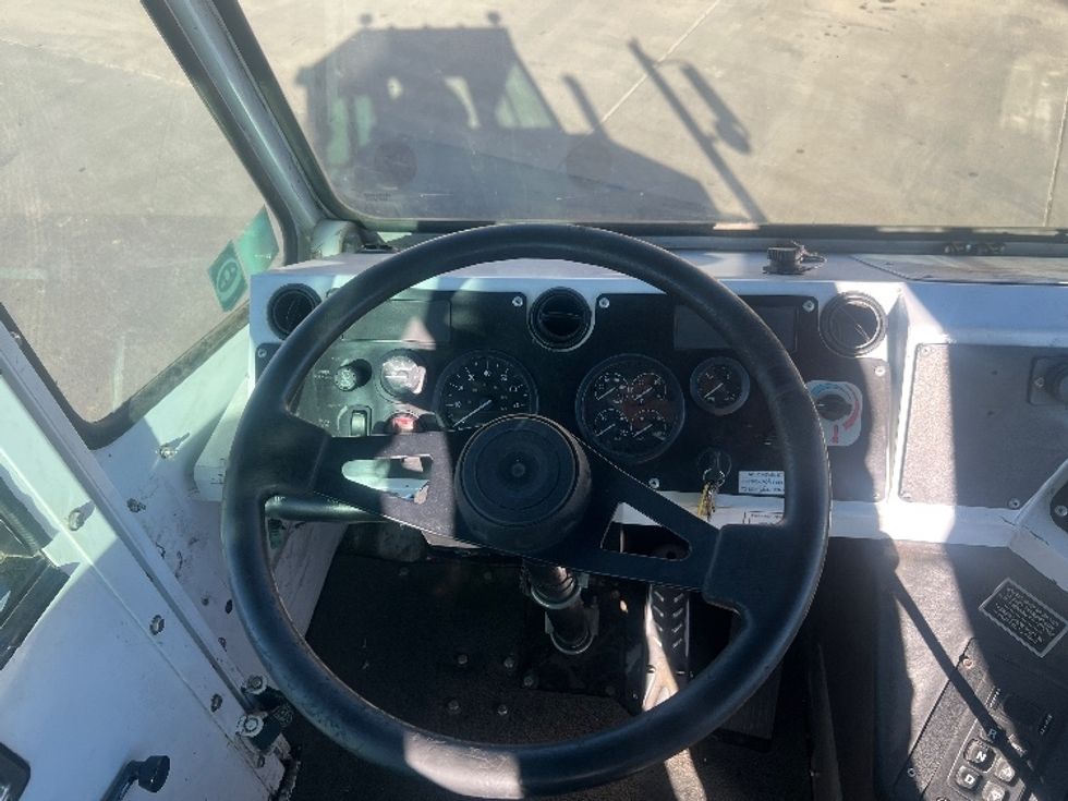 Yard Truck-Heavy Duty Tractors-Capacity Of Texas-2019-SABRE5-Phoenix-AZ-26,943\n\t\tmiles-$ 65,750 - Image 9