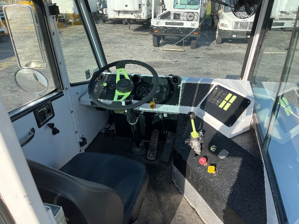 Yard Truck-Heavy Duty Tractors-Capacity Of Texas-2019-SABRE5-Riviera Beach-FL-38,249\n\t\tmiles-$ 64,500 - Image 10