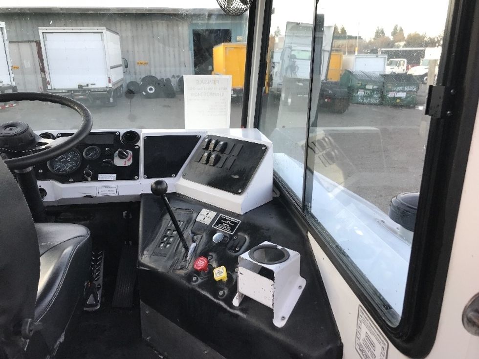 Yard Truck-Heavy Duty Tractors-Capacity Of Texas-2019-SABRE5-West Sacramento-CA-34,169\n\t\tmiles-$ 72,500 - Image 12