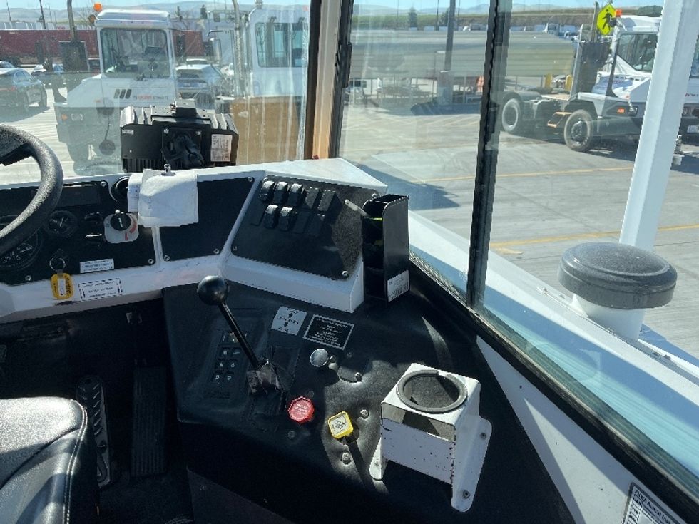 Yard Truck-Heavy Duty Tractors-Capacity Of Texas-2019-SABRE5-West Sacramento-CA-34,169\n\t\tmiles-$ 72,500 - Image 13