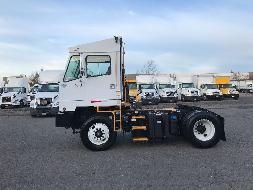 Yard Truck-Heavy Duty Tractors-Capacity Of Texas-2019-SABRE5-West Sacramento-CA-34,169\n\t\tmiles-$ 72,500 - Image 4