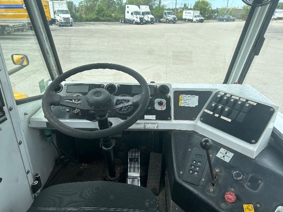 Yard Truck-Heavy Duty Tractors-Capacity Of Texas-2019-TJ5000-Kentwood-MI-9,223\n\t\tmiles-$ 60,500 - Image 9