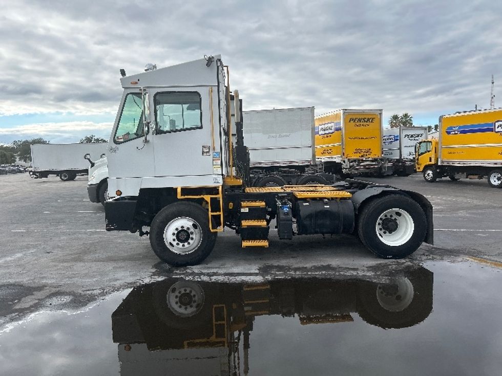 Yard Truck-Heavy Duty Tractors-Capacity Of Texas-2019-TJ5000-Orlando-FL-28,491\n\t\tmiles-$ 65,750 - Image 4