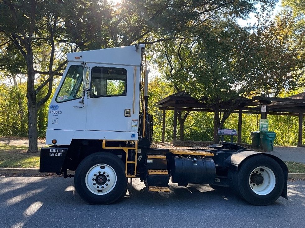 Yard Truck-Heavy Duty Tractors-Capacity Of Texas-2019-TJ5000-Reading-PA-15,920\n\t\tmiles-$ 62,000 - Image 4