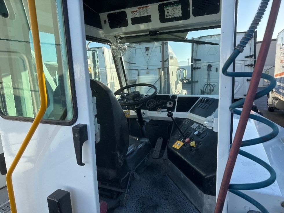 Yard Truck-Heavy Duty Tractors-Capacity Of Texas-2020-TJ5000-Salt Lake City-UT-8,418\n\t\tmiles-$ 82,250 - Image 9