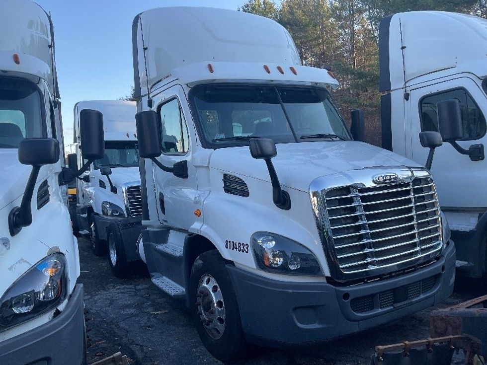 Yard Truck-Heavy Duty Tractors-Freightliner-2017-Cascadia 11342ST-North Bergen-NJ-411,995\n\t\tmiles-$ 20,000 - Image 1