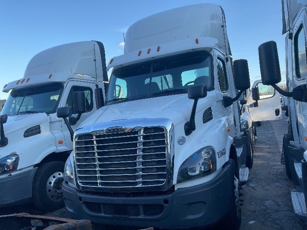Yard Truck-Heavy Duty Tractors-Freightliner-2017-Cascadia 11342ST-North Bergen-NJ-411,995\n\t\tmiles-$ 20,000 - Image 3
