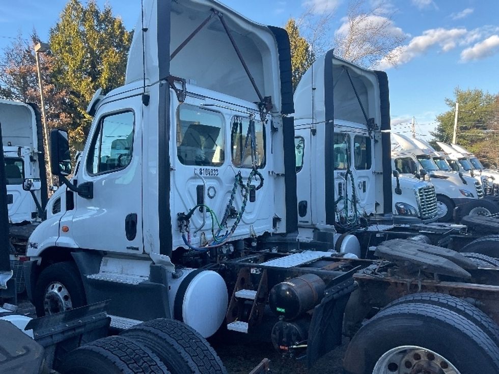 Yard Truck-Heavy Duty Tractors-Freightliner-2017-Cascadia 11342ST-North Bergen-NJ-411,995\n\t\tmiles-$ 20,000 - Image 4